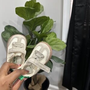 Baby Carters sneakers 3c